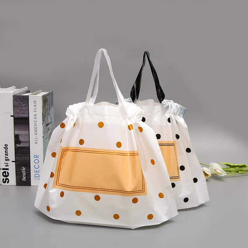 50pcs Thick Large Plastic Bags Matte Black Round Dots with Handles Wedding Party Gift Packaging Bag Clothing Store Shopping Bag
50pcs Thick Large Plastic Bags Matte Black Round Dots with Handles Wedding Party Gift Packaging Bag Clothing Store Shopping Bag