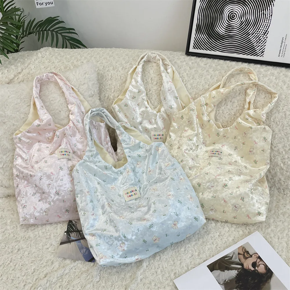 Little Bear Printed Silk Shoulder Bag for Women Underarm Bag Work Commuting Large Capacity Tote Bag Hand Bags Shopping Bags
Little Bear Printed Silk Shoulder Bag for Women Underarm Bag Work Commuting Large Capacity Tote Bag Hand Bags Shopping Bags