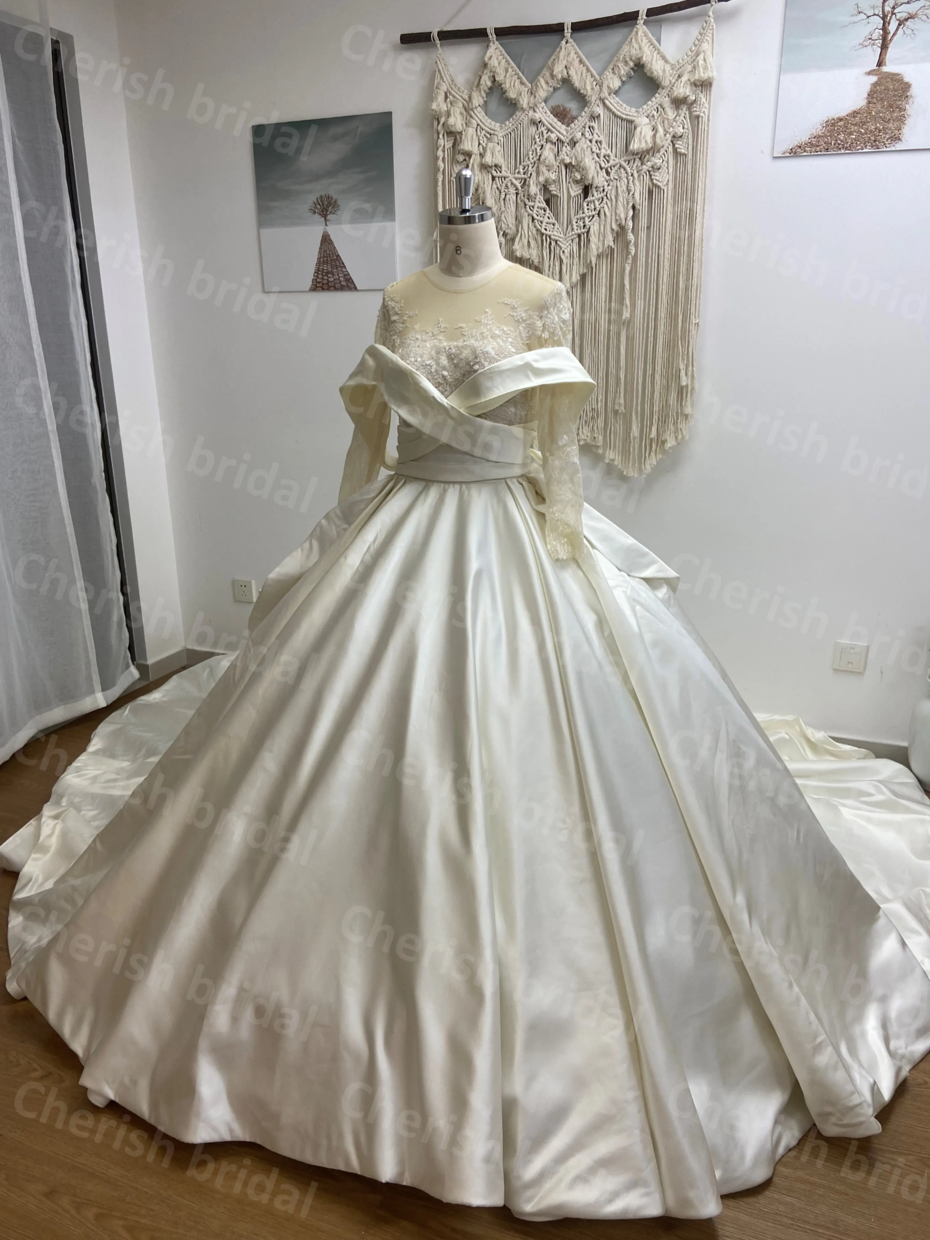 C5078B Satin Ball Gown Wedding Dress for Bride, Long Sleeve Lace Applique and Beading Bride Dress Backless Princess Bridal Gown
C5078B Satin Ball Gown Wedding Dress for Bride, Long Sleeve Lace Applique and Beading Bride Dress Backless Princess Bridal Gown