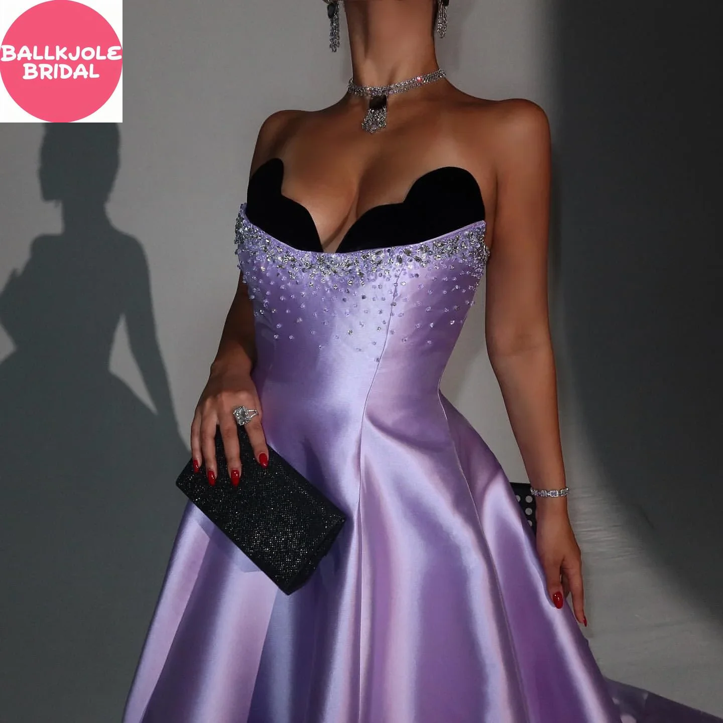 Customized Sleevesless Prom Strapless Evening Vestidos De Noche Beading Crystal Floor Length Party Dresses
Customized Sleevesless Prom Strapless Evening Vestidos De Noche Beading Crystal Floor Length Party Dresses