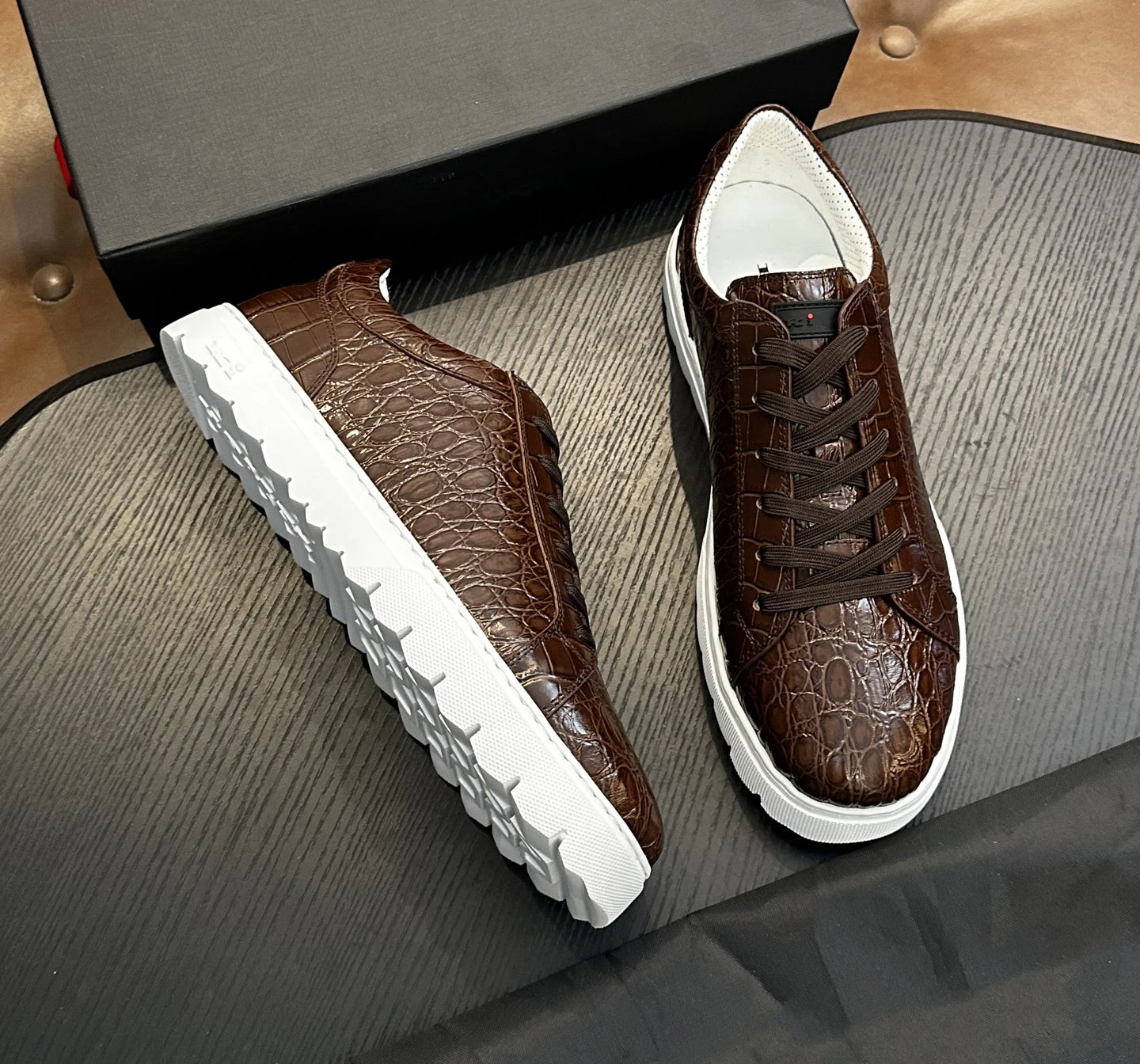 Обувь OECHSLI из замши из коровьей кожи, новинка 2026 года, мягкая, деловая, модная, из натуральной кожи, для активного отдыха, мужская, европейские большие размеры 38-47.
Обувь OECHSLI из замши из коровьей кожи, новинка 2026 года, мягкая, деловая, модная, из натуральной кожи, для активного отдыха, мужская, европейские большие размеры 38-47.