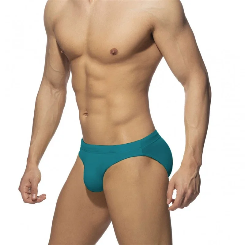Men's Swimsuit Simple Solid Color Bikini Briefs Sexy Small Swimming Trunks Quick-drying Beach Briefs Swimwear
Men's Swimsuit Simple Solid Color Bikini Briefs Sexy Small Swimming Trunks Quick-drying Beach Briefs Swimwear