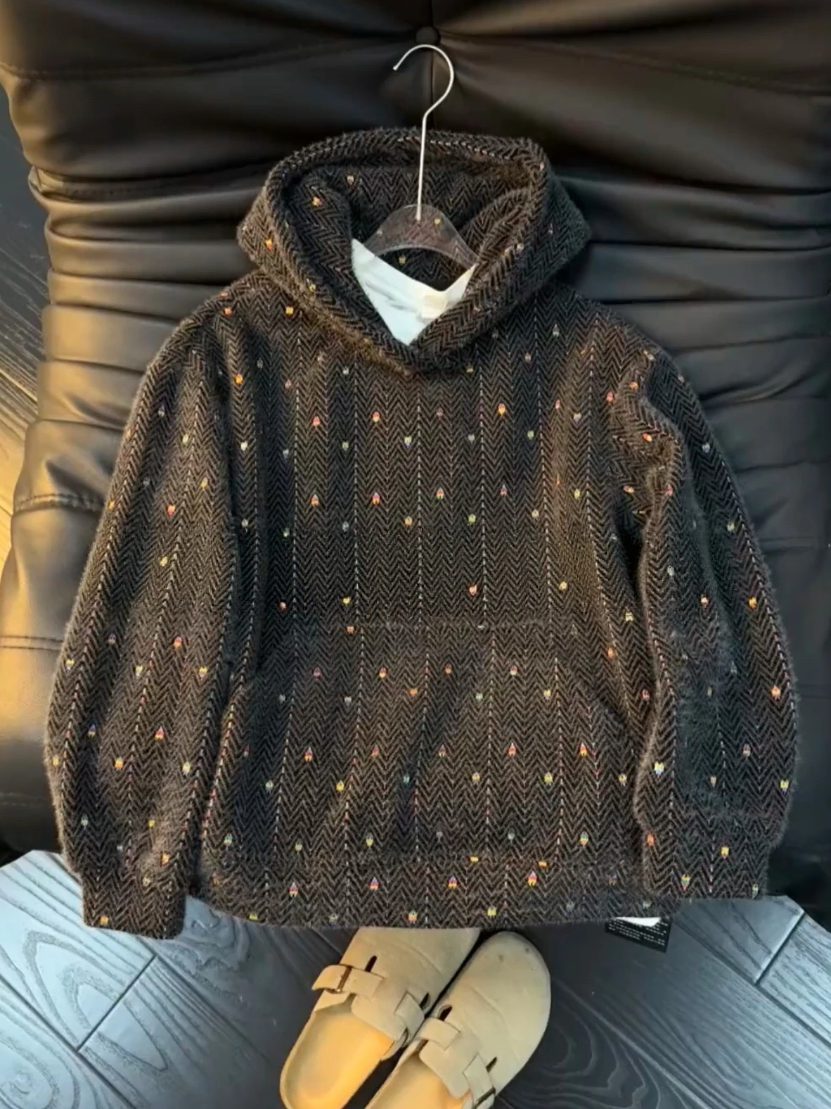 Новая зимняя толстовка с капюшоном Lazy Sle, мужская повседневная толстовка, цветной шелковый тяжелый вариант для пар, топ выше плеча, уличная одежда
Новая зимняя толстовка с капюшоном Lazy Sle, мужская повседневная толстовка, цветной шелковый тяжелый вариант для пар, топ выше плеча, уличная одежда