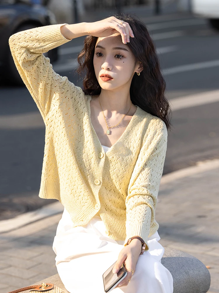 Легкий вязаный кардиган с V-образным вырезом, желтый, свободного кроя, с ажурным узором, новинка ранней осени, женский свитер-пальто
Легкий вязаный кардиган с V-образным вырезом, желтый, свободного кроя, с ажурным узором, новинка ранней осени, женский свитер-пальто