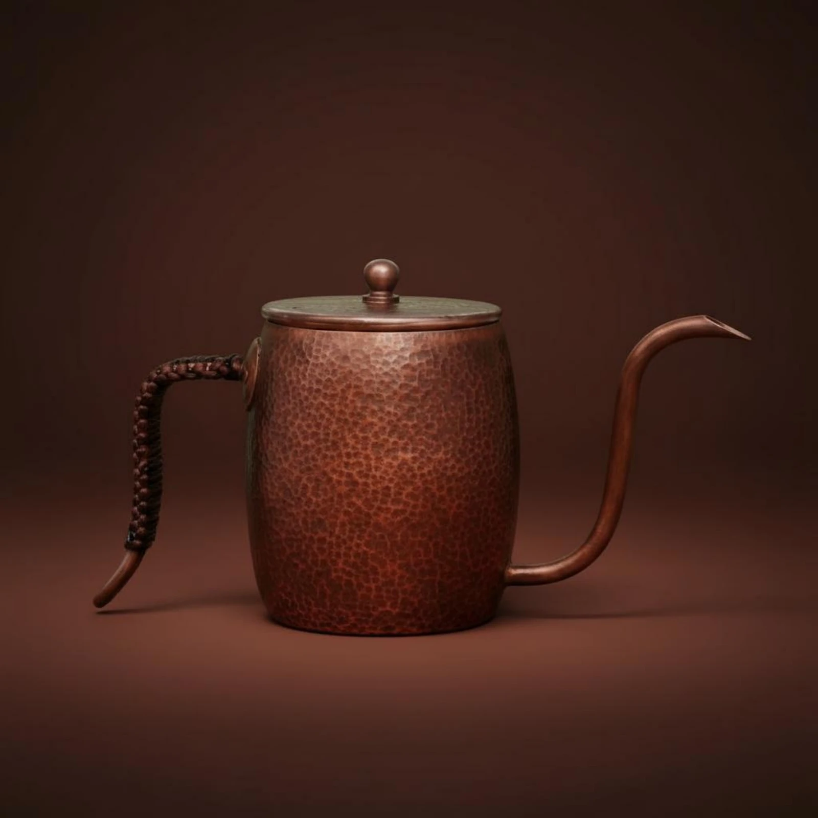 Handmade Copper Coffee Kettle Long-Lasting Design Gooseneck Kettle Drinkware for Tea Making
Handmade Copper Coffee Kettle Long-Lasting Design Gooseneck Kettle Drinkware for Tea Making