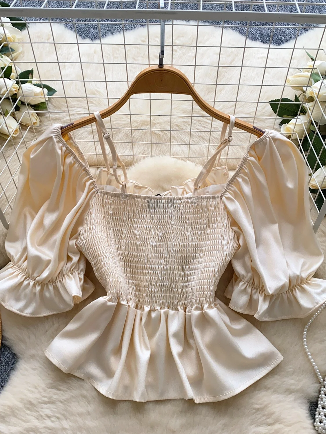 Summer Women's Bubble Sve Silk irt oulder Bared Strap Loose Fit Korean Sle Commute Wind ort Sve Regular Length
Summer Women's Bubble Sve Silk irt oulder Bared Strap Loose Fit Korean Sle Commute Wind ort Sve Regular Length