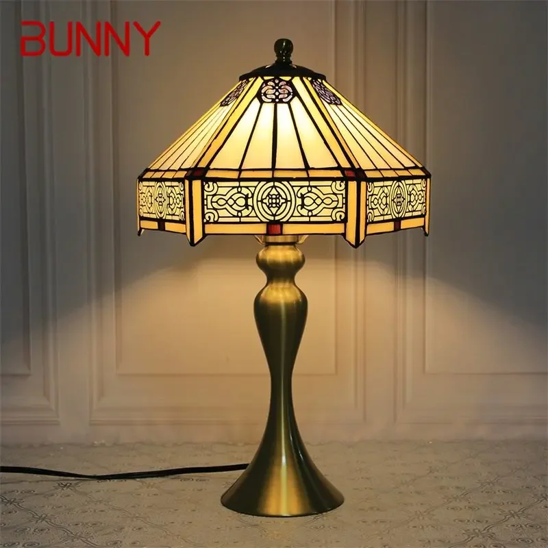 Стеклянная настольная лампа BUNNY Tiffany, светодиодная креативная европейская ретро-светильник, модный декор для дома, кабинета, спальни, отеля
Стеклянная настольная лампа BUNNY Tiffany, светодиодная креативная европейская ретро-светильник, модный декор для дома, кабинета, спальни, отеля