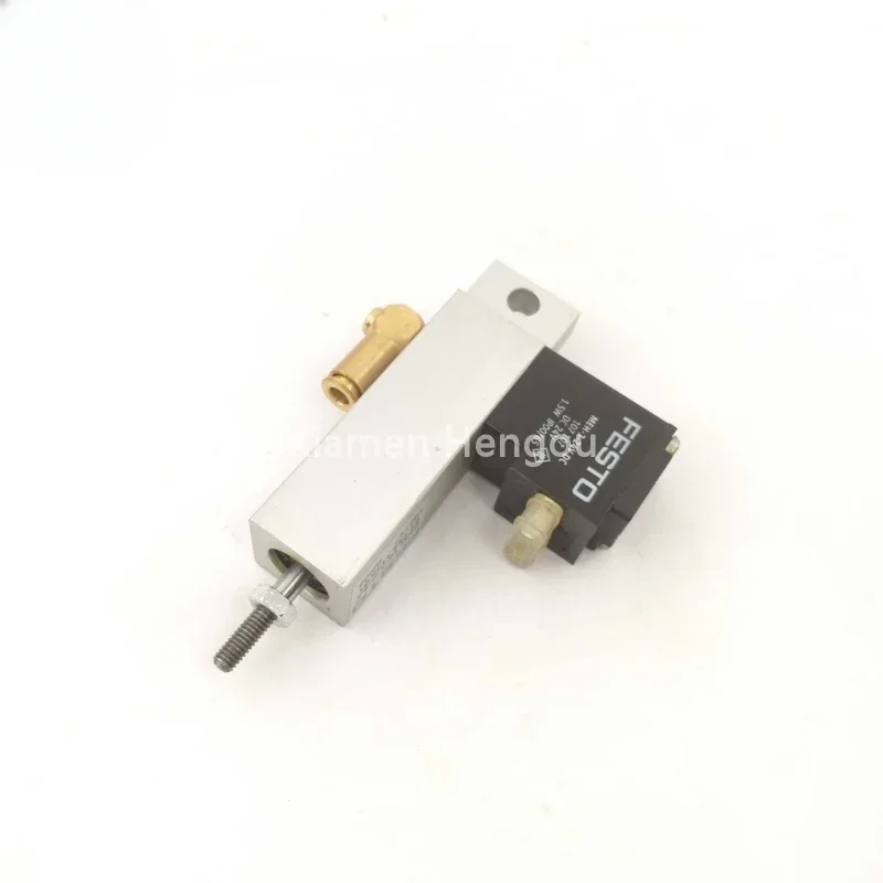 Бесплатная доставка 61.184.1136 ESM-10-4-P-SA CD74 XL75 SM102 Блок клапана цилиндра машины D10 H4 EW
Бесплатная доставка 61.184.1136 ESM-10-4-P-SA CD74 XL75 SM102 Блок клапана цилиндра машины D10 H4 EW