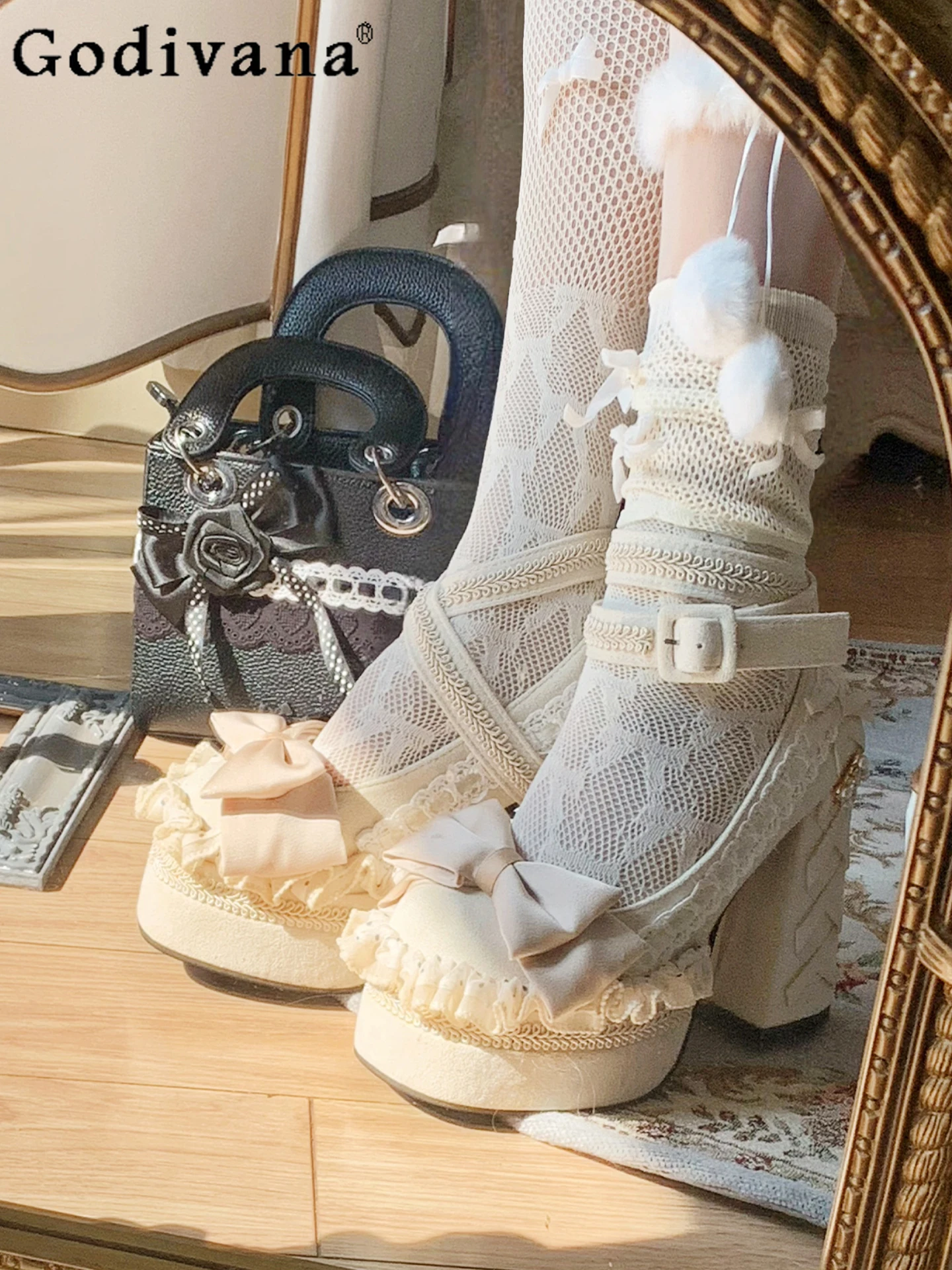 French Elegant Sweet Lady Bow Original High Heels Lace Princess Style Round Toe Chunky Heel Versatile Single Shoes
French Elegant Sweet Lady Bow Original High Heels Lace Princess Style Round Toe Chunky Heel Versatile Single Shoes