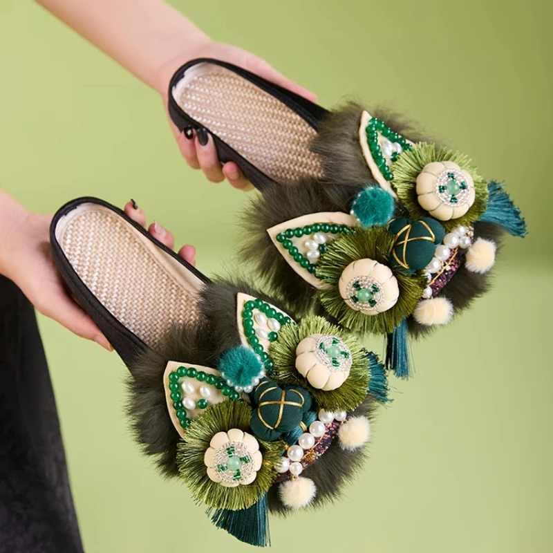 Tiger head shoes retro green intangible cultural heritage handmade embroidered shoes
Tiger head shoes retro green intangible cultural heritage handmade embroidered shoes