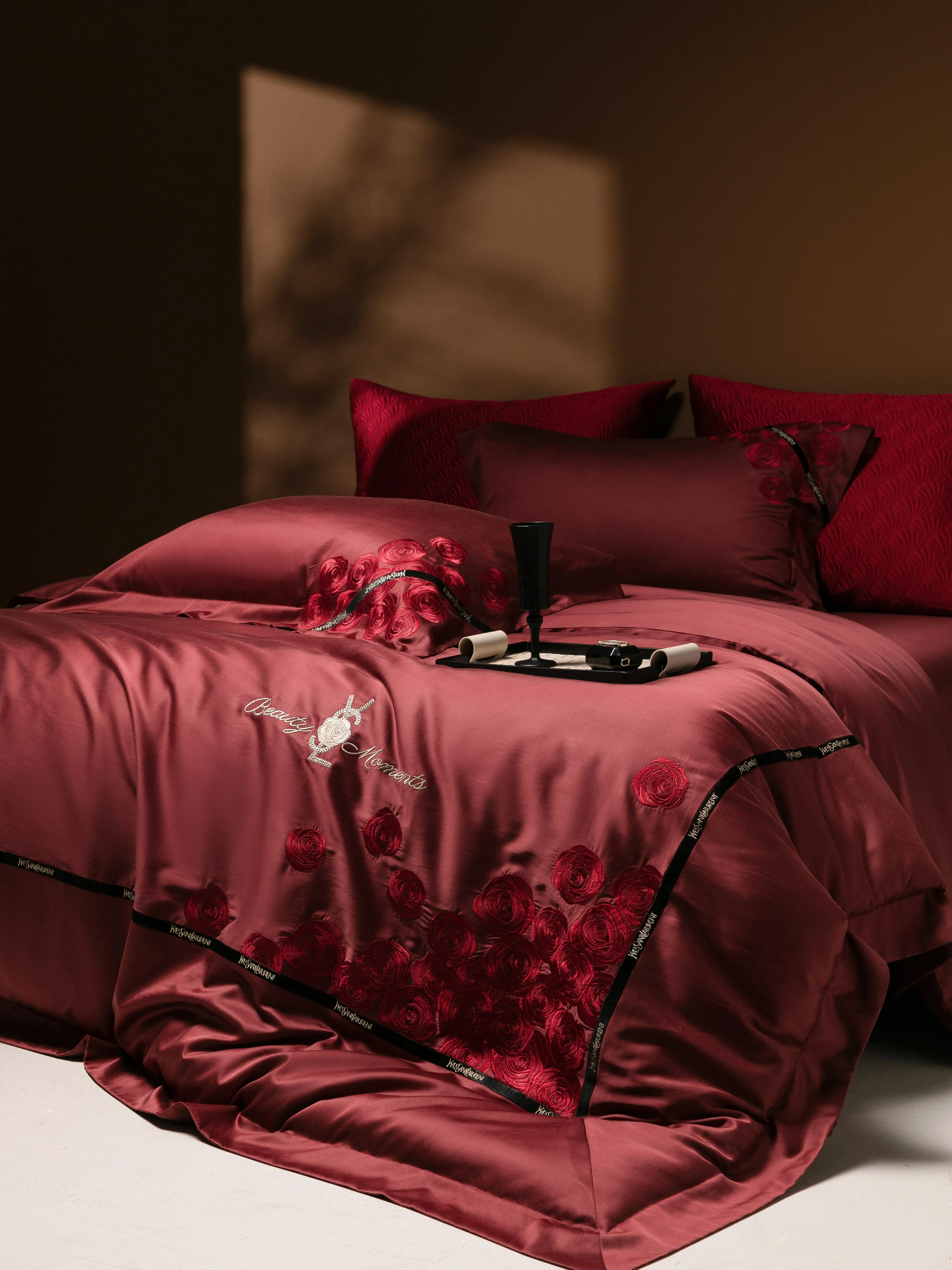 Tencel Cotton King 4Pcs Bedding Set, Burgundy 3D Rose Embroidery, Silky Smooth, Breathable All‑Season, Luxury Hotel Quality
Tencel Cotton King 4Pcs Bedding Set, Burgundy 3D Rose Embroidery, Silky Smooth, Breathable All‑Season, Luxury Hotel Quality