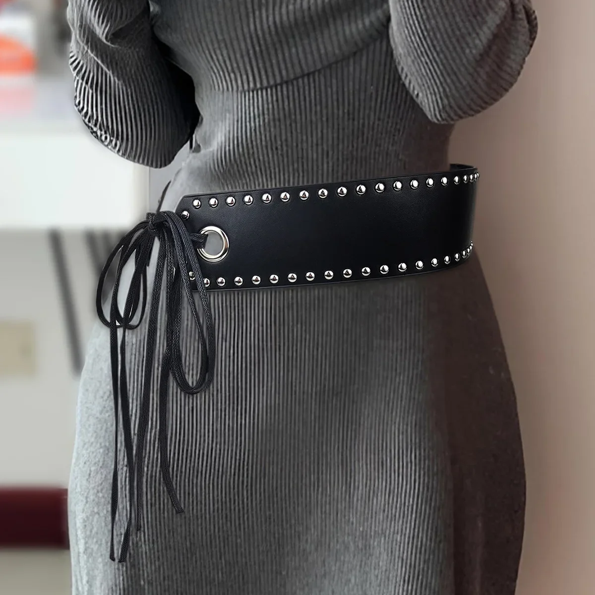 Горячая девушка, американская ретро юбка с низкой талией, украшение, французский пояс, женская мода, заклепки в стиле панк, тонкий джинсовый универсальный пояс
Горячая девушка, американская ретро юбка с низкой талией, украшение, французский пояс, женская мода, заклепки в стиле панк, тонкий джинсовый универсальный пояс