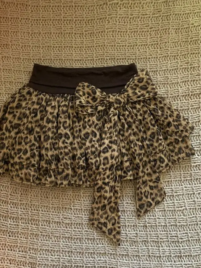 Onalippa Millennium Hot Girl Y2k Japanese Retro Bow Leopard Print Short Skirt Women Summer Vacation Style Half Body Skirts
Onalippa Millennium Hot Girl Y2k Japanese Retro Bow Leopard Print Short Skirt Women Summer Vacation Style Half Body Skirts