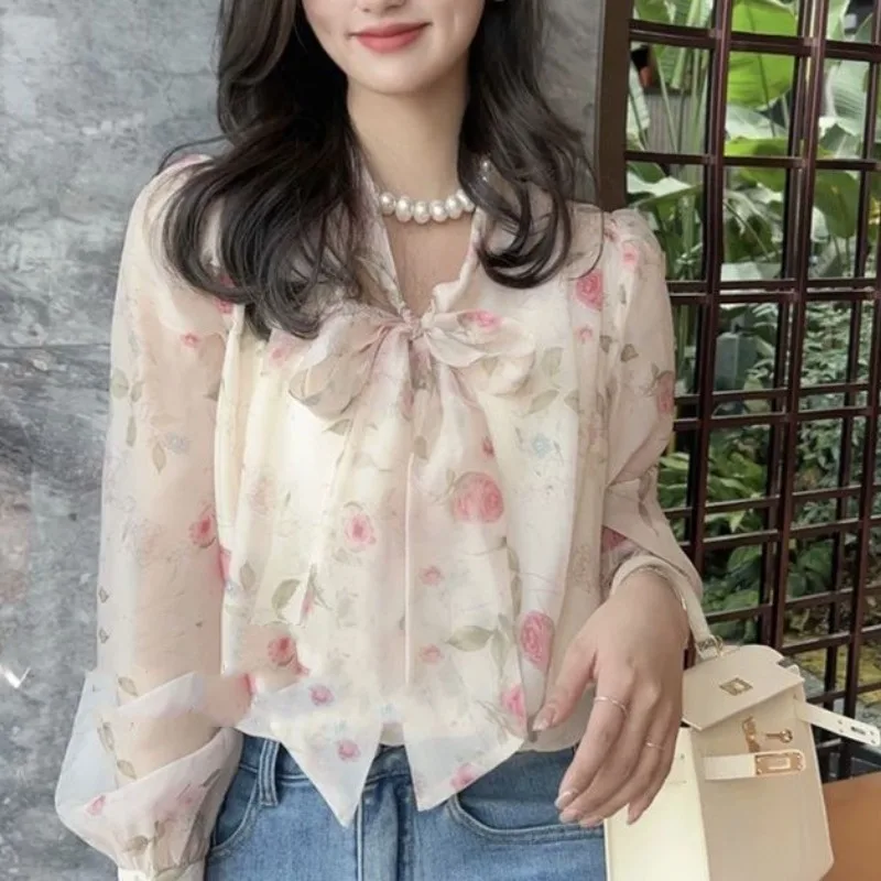 Fashion Korean 2024 Spring Summer New Chiffon Blouses Stand Collar Ruffles Drawstring Printed Ruched Long Sleeve Women's Shirts
Fashion Korean 2024 Spring Summer New Chiffon Blouses Stand Collar Ruffles Drawstring Printed Ruched Long Sleeve Women's Shirts