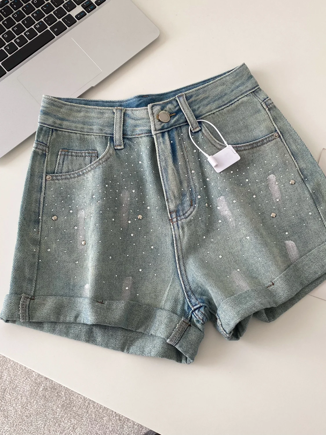American Retro Foldover Jeans Shorts Women Summer Design Sense Small Crowd Iron Diamond Personality Cool Short Pants
American Retro Foldover Jeans Shorts Women Summer Design Sense Small Crowd Iron Diamond Personality Cool Short Pants