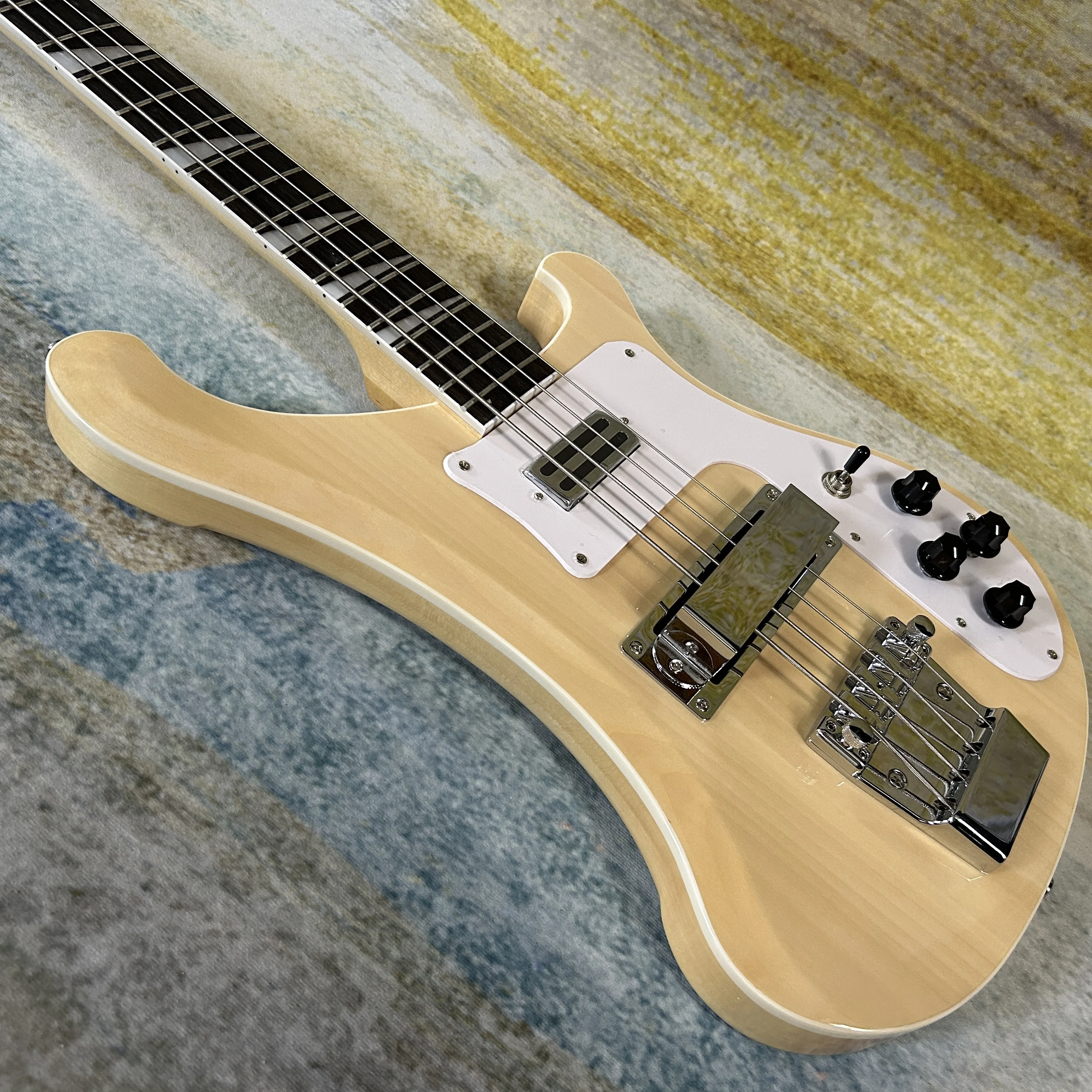 Original Wood Color Bass Guitars Rickenback 844 mm Scale Length 4003 Version
Original Wood Color Bass Guitars Rickenback 844 mm Scale Length 4003 Version