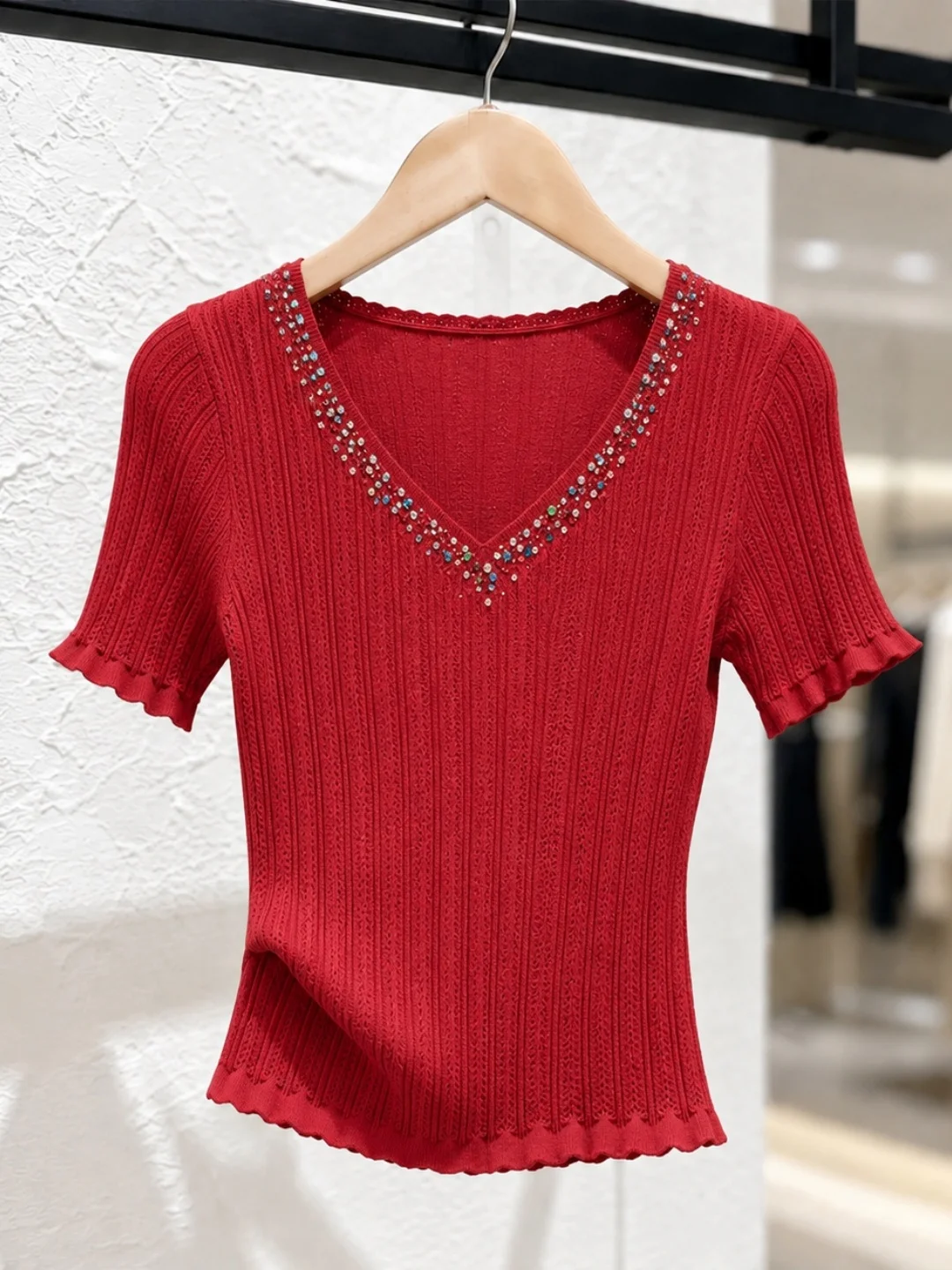 Slim Fit Ice Silk Knitted Top V-Neck Short Sleeve Women's Fashionable Versatile Summer Shirt Korean Style Commute Wind
Slim Fit Ice Silk Knitted Top V-Neck Short Sleeve Women's Fashionable Versatile Summer Shirt Korean Style Commute Wind