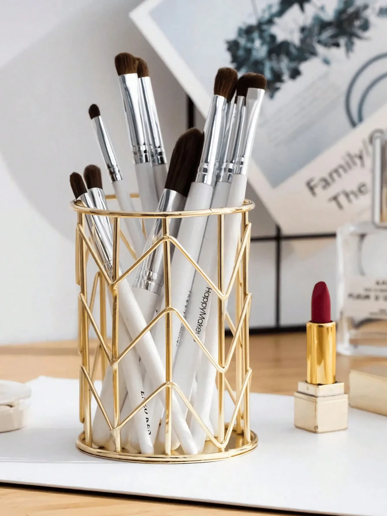 Металлический полый держатель для ручек, многоцелевой держатель для хранения, свадебный подарок на день Святого Валентина
Металлический полый держатель для ручек, многоцелевой держатель для хранения, свадебный подарок на день Святого Валентина