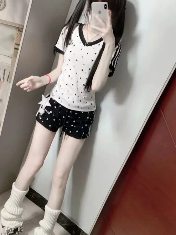 Korean Style Summer New Women's Full Set Print Star Stripes Color Block T-Shirt Shorts Two-Piece Set Breathable V-Neck T-Shirt
Korean Style Summer New Women's Full Set Print Star Stripes Color Block T-Shirt Shorts Two-Piece Set Breathable V-Neck T-Shirt