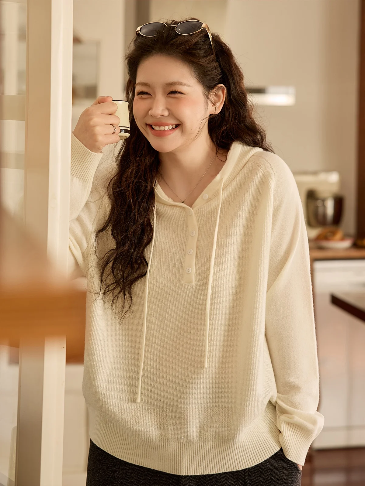 Женская шерстяная шапка большого размера, повседневная, с длинными рукавами, свободного кроя, зимняя, удобная, приятная к телу, с вставкой на плечо
Женская шерстяная шапка большого размера, повседневная, с длинными рукавами, свободного кроя, зимняя, удобная, приятная к телу, с вставкой на плечо