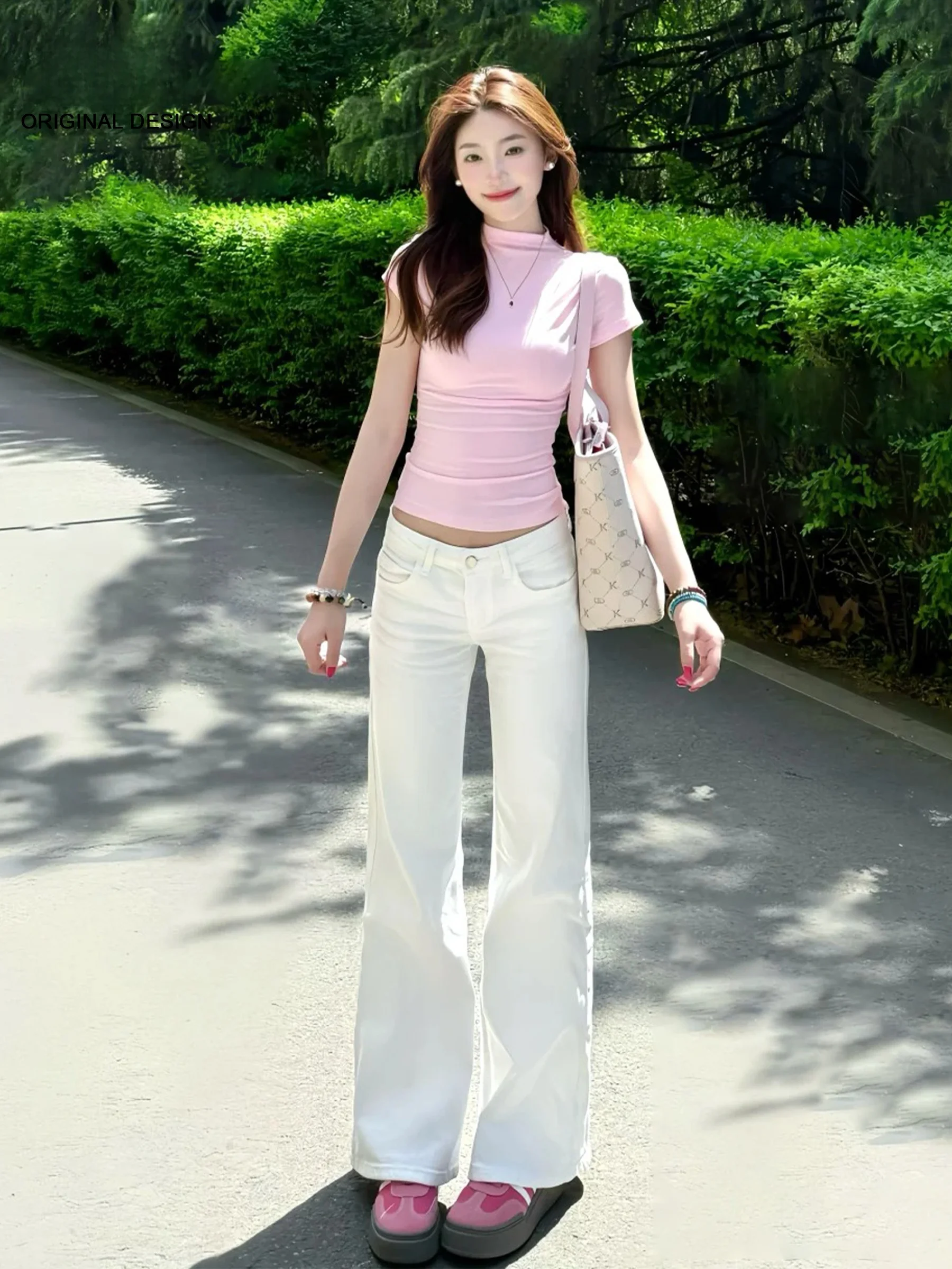 White Minimalist High-End Low-Waist Bell Bottom Jeans Women's 2026 New Summer Spicy Slimming Bell Pants Casual American Style
White Minimalist High-End Low-Waist Bell Bottom Jeans Women's 2026 New Summer Spicy Slimming Bell Pants Casual American Style