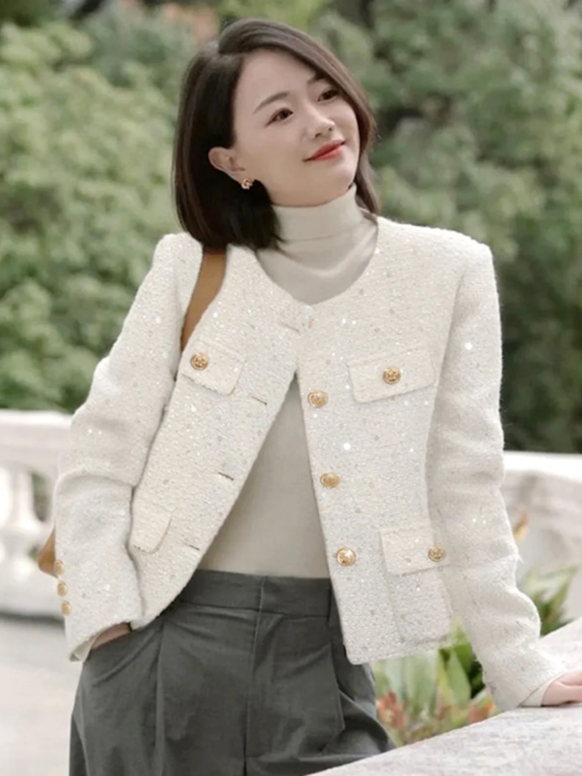 White Sequin Shawl Collar Short Coat Women's High-End Sensation Spring Autumn Ladylike Thin Top Fashion Elegant Style
White Sequin Shawl Collar Short Coat Women's High-End Sensation Spring Autumn Ladylike Thin Top Fashion Elegant Style