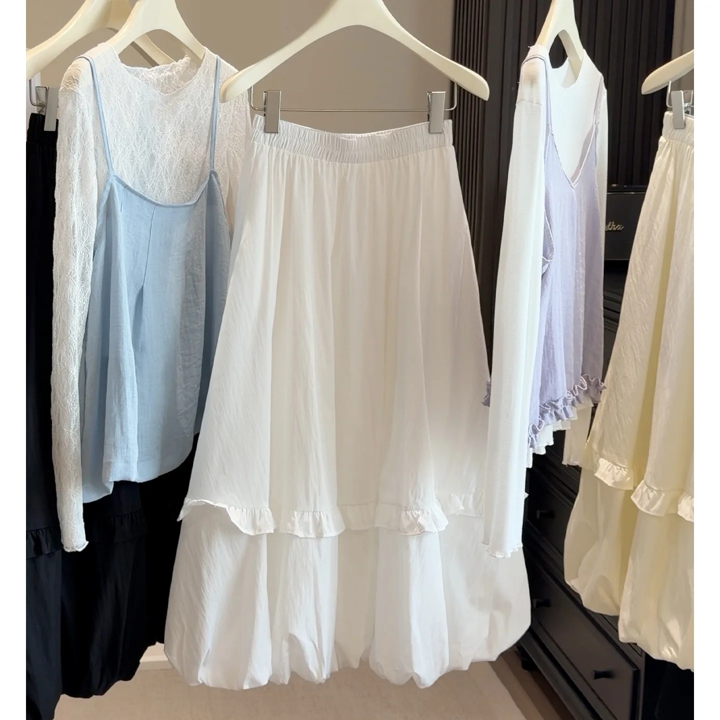 2026 Spring New Arrival White Ruffled Bud Skirt, Women's A-line Midi-Length Half Skirt
2026 Spring New Arrival White Ruffled Bud Skirt, Women's A-line Midi-Length Half Skirt