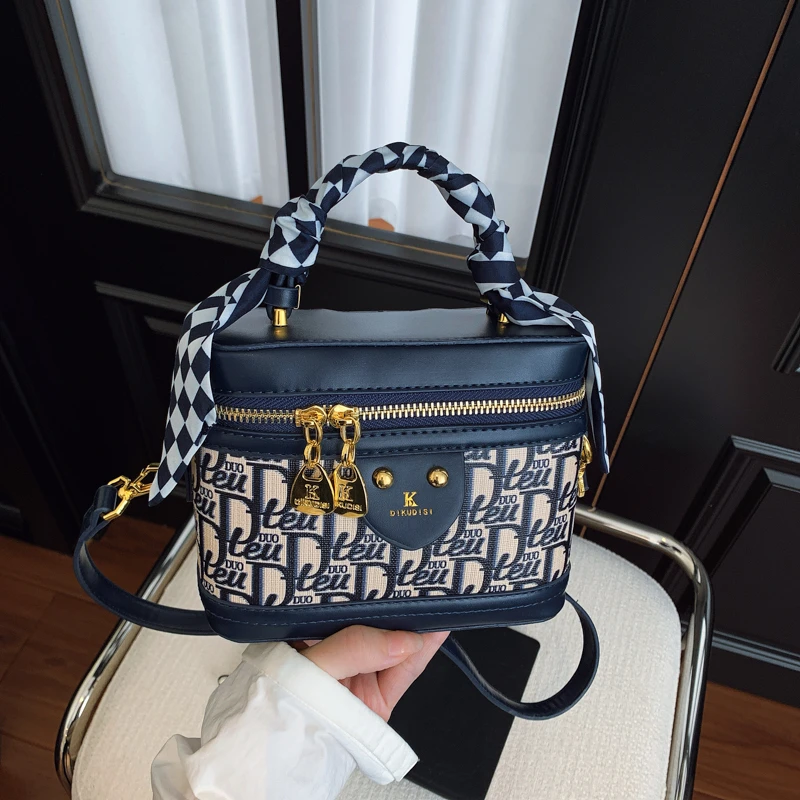 Fashionable Leather Crossbody Messenger Bag For Women, Adjustable Strap, Classic Elegant Luxury Handbag By Ladies Brand
Fashionable Leather Crossbody Messenger Bag For Women, Adjustable Strap, Classic Elegant Luxury Handbag By Ladies Brand