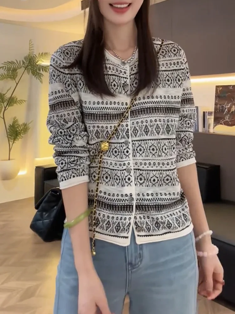 Круглый топ с вышивкой Ele, модный, Agel, большой размер, универсальный, осень 2021, Новое поступление, женская сумка Camere Blend irt
Круглый топ с вышивкой Ele, модный, Agel, большой размер, универсальный, осень 2021, Новое поступление, женская сумка Camere Blend irt