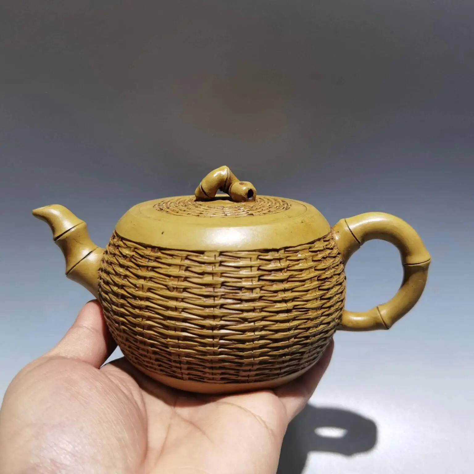 Chinese Yixing Zisha Clay Handmade Exquisite Teapot Red Date 360cc
Chinese Yixing Zisha Clay Handmade Exquisite Teapot Red Date 360cc