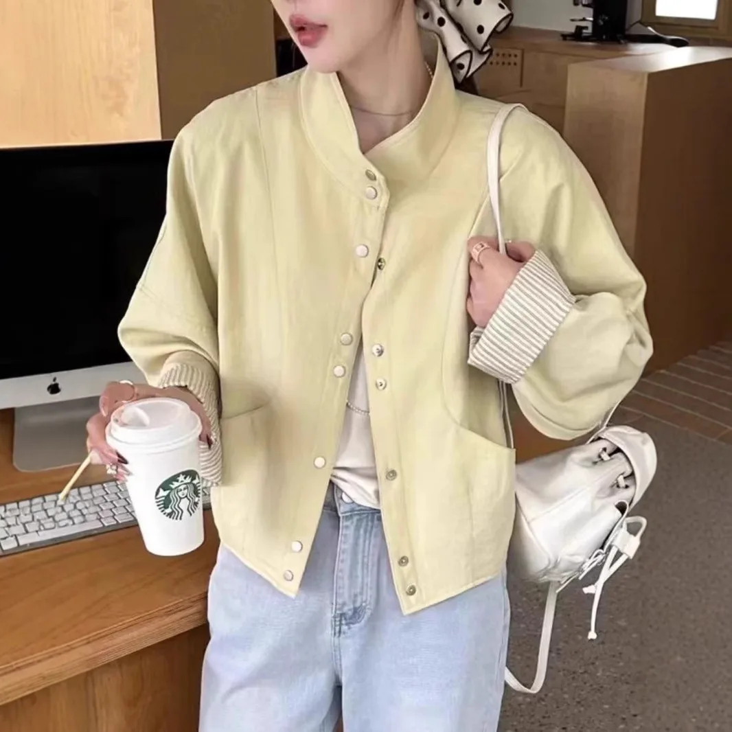 Women's outerwear with stitched cuffs and striped stand up collar baseball jacket short jacket for women spring 2025 new top
Women's outerwear with stitched cuffs and striped stand up collar baseball jacket short jacket for women spring 2025 new top