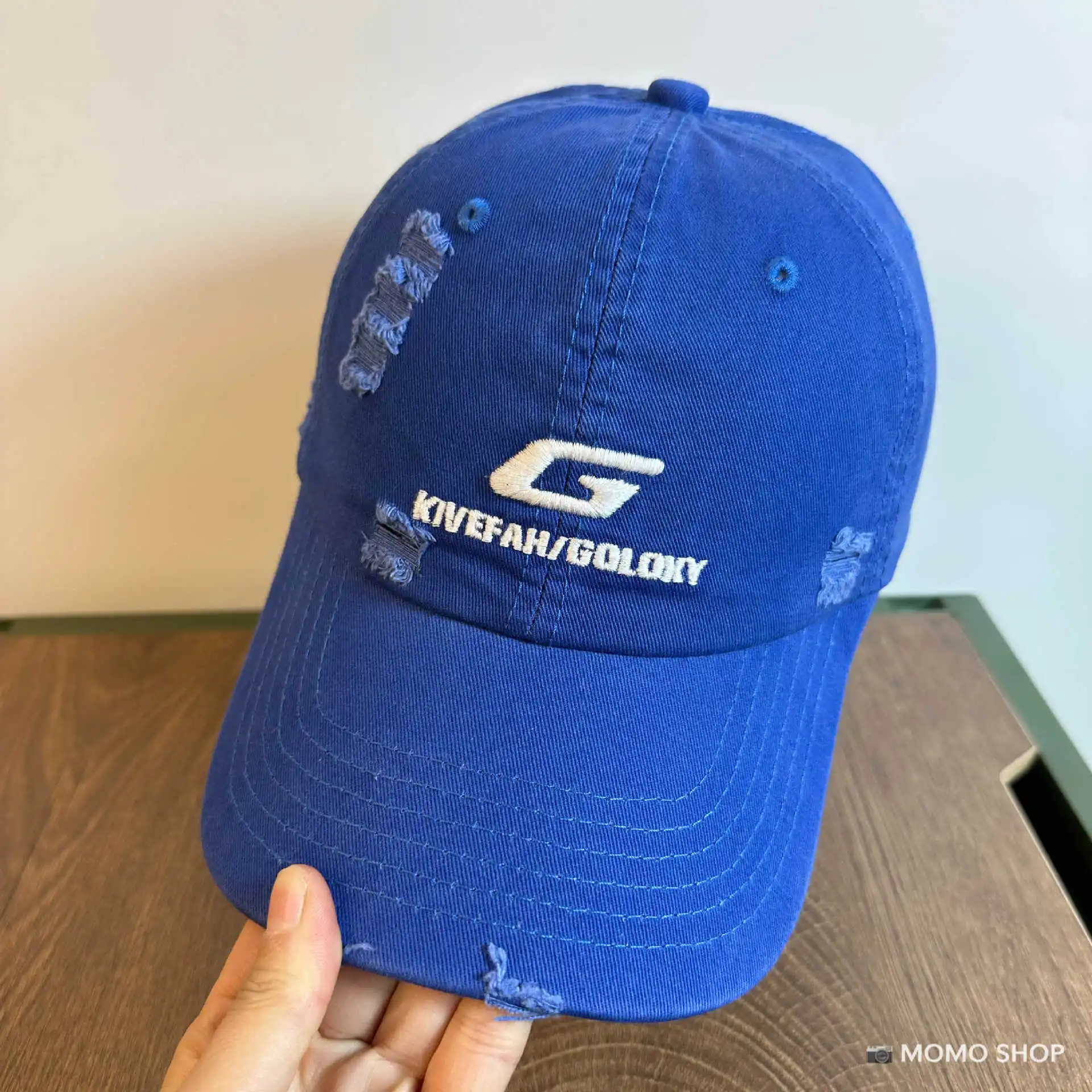 Vintage street-style distressed hip-hop baseball cap for women, featuring a large 'G' embroidered logo, Korean version, trendy b
Vintage street-style distressed hip-hop baseball cap for women, featuring a large 'G' embroidered logo, Korean version, trendy b