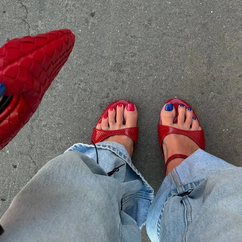 French Style Elegant Sandals Woman Fashion One-word Women's Sandals 2026 Summer New All-match High-heeled Slippers Outer Wear
French Style Elegant Sandals Woman Fashion One-word Women's Sandals 2026 Summer New All-match High-heeled Slippers Outer Wear