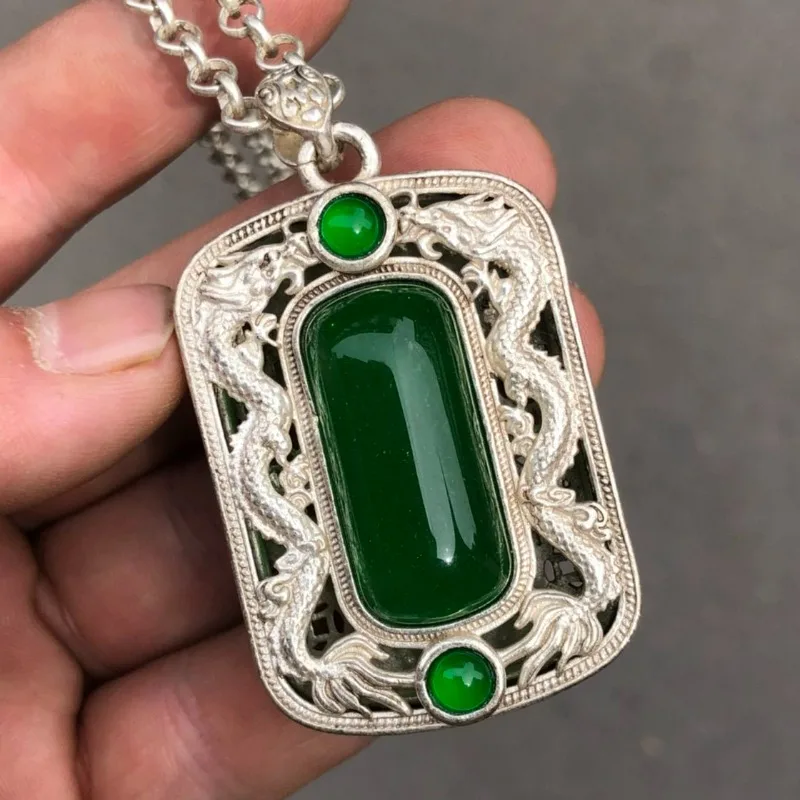 Qianlong Style Double Dragon Playing Pearl Copper Silver Lock Pendant, Retro Cloisonne Design with Green Beads and Chain
Qianlong Style Double Dragon Playing Pearl Copper Silver Lock Pendant, Retro Cloisonne Design with Green Beads and Chain