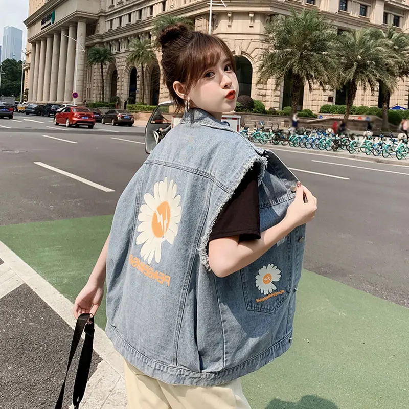 Fashionable Printed Denim Vest Women's Loose Korean Style Trendy Sleeveless Shoulder Pad Jacket Cotton Collar Single Button
Fashionable Printed Denim Vest Women's Loose Korean Style Trendy Sleeveless Shoulder Pad Jacket Cotton Collar Single Button