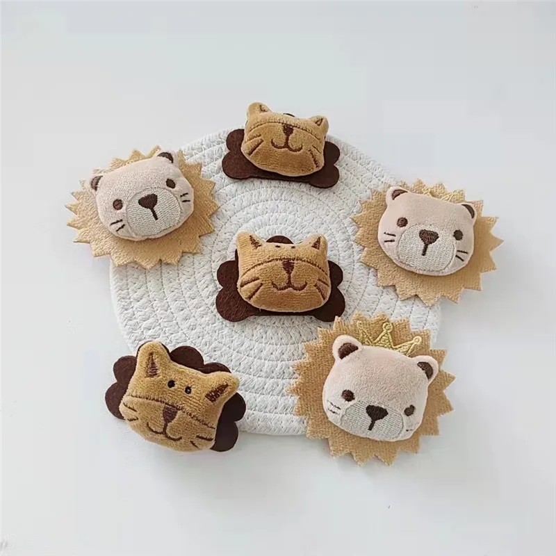 Cartoon Lion Plush Brooch Pin For Bag And Coat Cute Zoo Animal Fluffy Badge Kawaii Accessory For Women Daily Casual Wear Gift
Cartoon Lion Plush Brooch Pin For Bag And Coat Cute Zoo Animal Fluffy Badge Kawaii Accessory For Women Daily Casual Wear Gift
