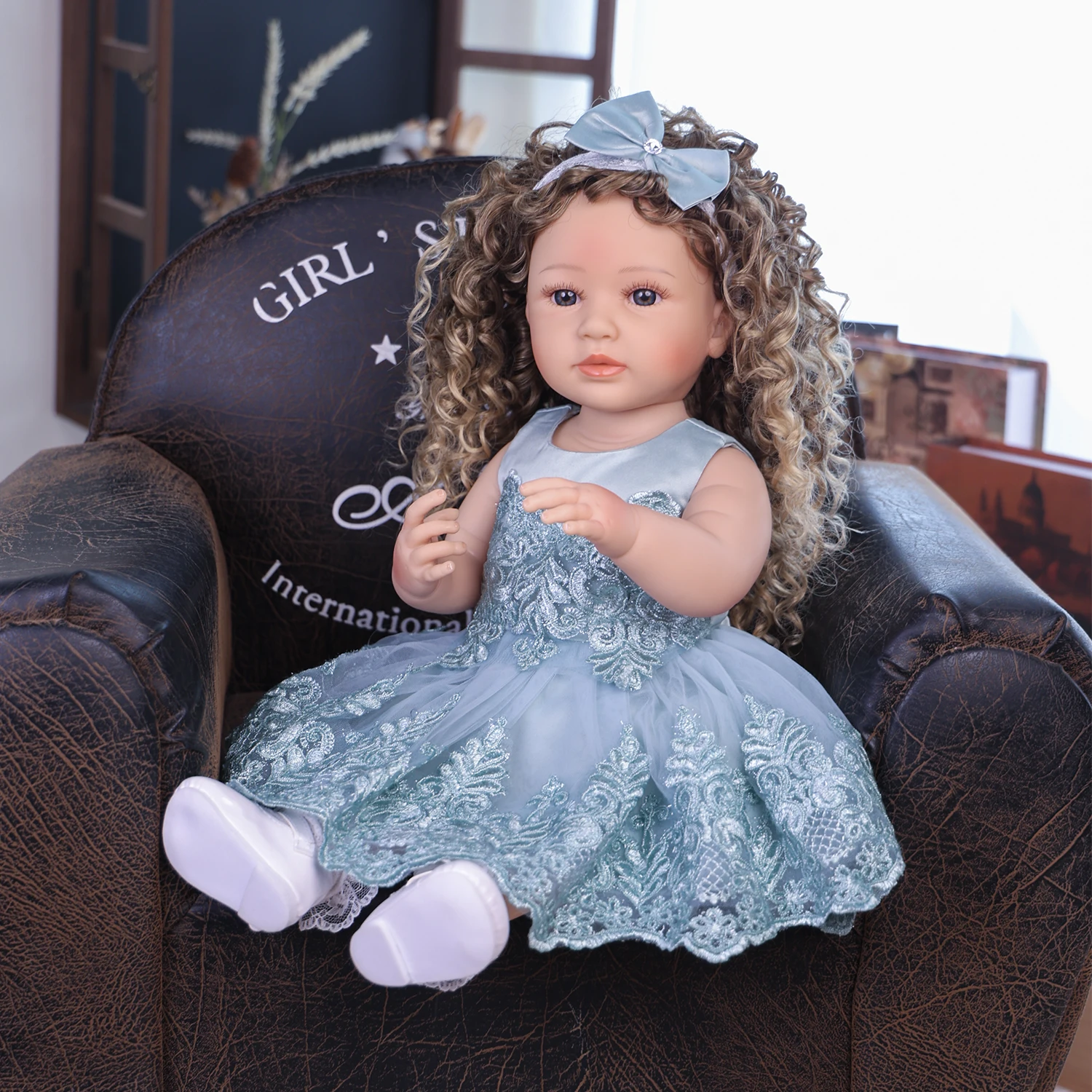 22 Inch Bebe Reborn Doll Soft Body Peaches Realistic Skin Multiple Layers Handmade Hair Wig Touch Doll Collectible Figure
22 Inch Bebe Reborn Doll Soft Body Peaches Realistic Skin Multiple Layers Handmade Hair Wig Touch Doll Collectible Figure