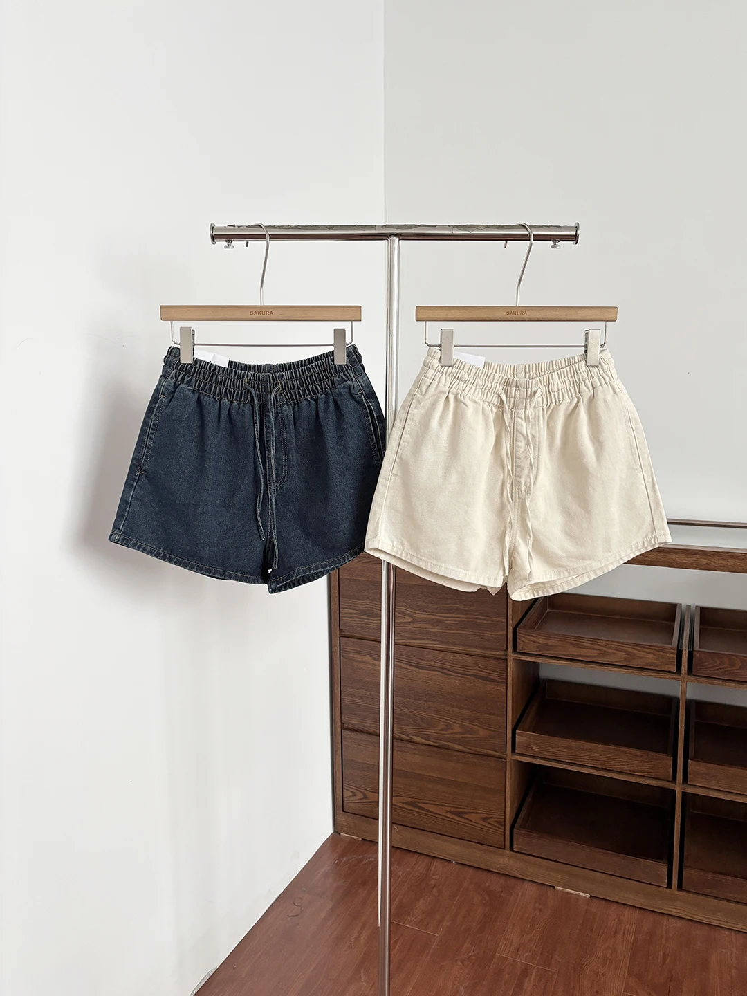 High Waist Elastic Waist Denim Shorts Women's Commuter Style Summer New Slimming Wide Leg Pants Korean Retro Design
High Waist Elastic Waist Denim Shorts Women's Commuter Style Summer New Slimming Wide Leg Pants Korean Retro Design