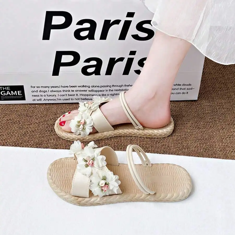Women Floral Flat Sandals For Summer Beach Casual Wear
Women Floral Flat Sandals For Summer Beach Casual Wear