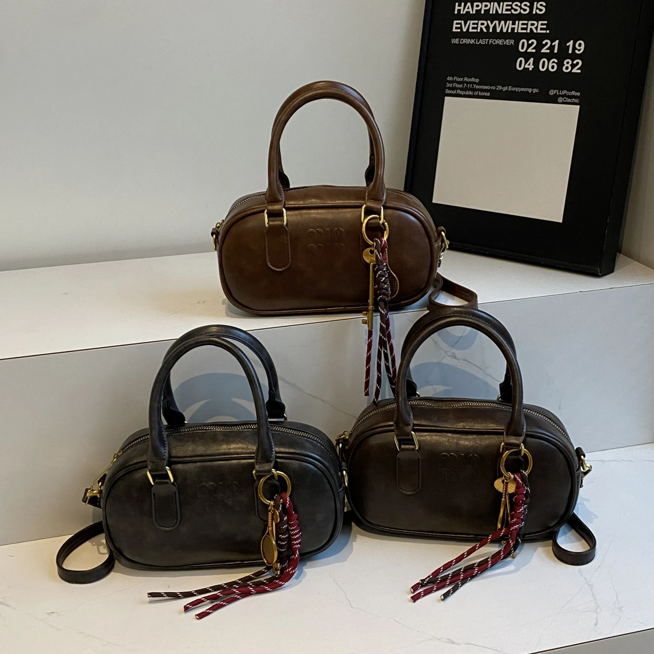 Autumn and Winter Retro Small Bag for Women 2024 New Popular Versatile Crossbody Bag Fashionable Super Hot Handheld Bowling Bag
Autumn and Winter Retro Small Bag for Women 2024 New Popular Versatile Crossbody Bag Fashionable Super Hot Handheld Bowling Bag
