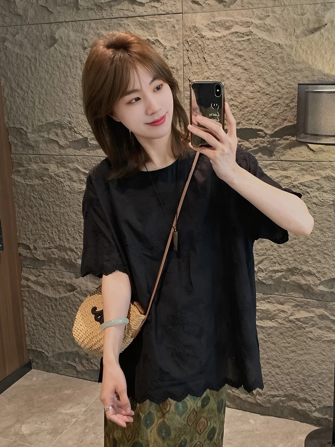 plus Size Casual Style Short Sleeve Embroidered Black Shirt Women's Loose Slimming Fashionable Top for Summer 2026
plus Size Casual Style Short Sleeve Embroidered Black Shirt Women's Loose Slimming Fashionable Top for Summer 2026