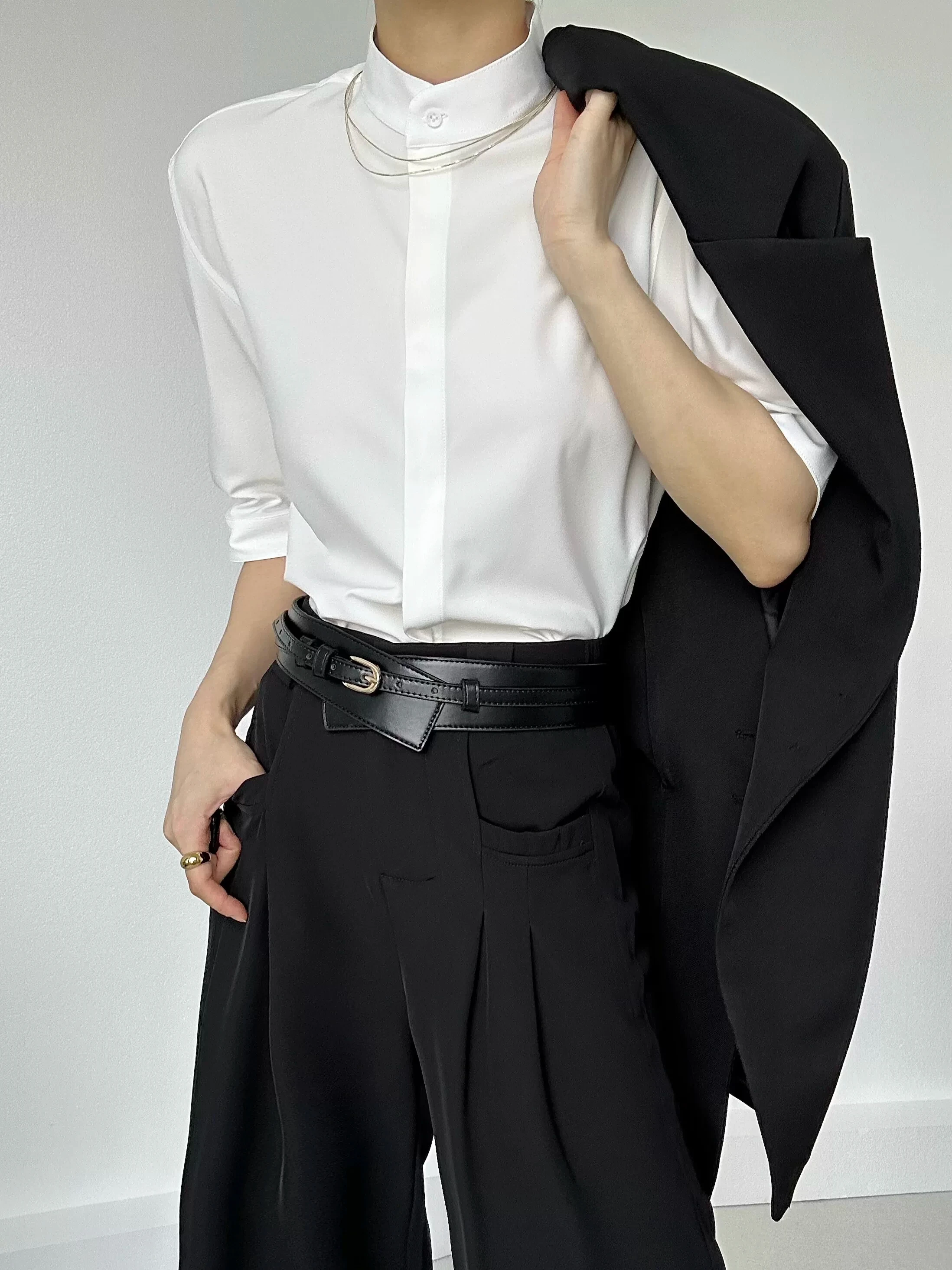 Advanced Summer Neutral Style Stand Collar Shirt Short Sleeve Handsome Pure Color Men Women Five-Quarter Sleeve Youth Drape S...
Advanced Summer Neutral Style Stand Collar Shirt Short Sleeve Handsome Pure Color Men Women Five-Quarter Sleeve Youth Drape S...
