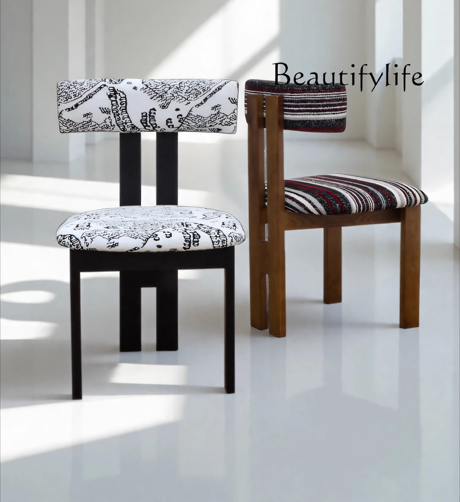 Medieval style solid wood dining chair design small apartment with high backrest single wooden chair French retro
Medieval style solid wood dining chair design small apartment with high backrest single wooden chair French retro