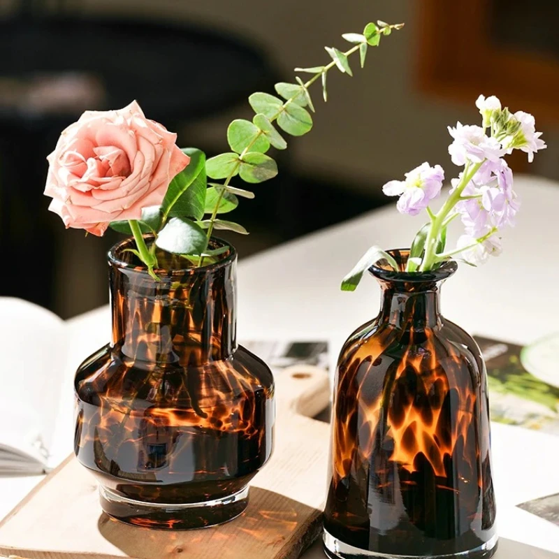 Luxury glass floral decoration home model room high-end leopard print floral decoration living room decoration
Luxury glass floral decoration home model room high-end leopard print floral decoration living room decoration