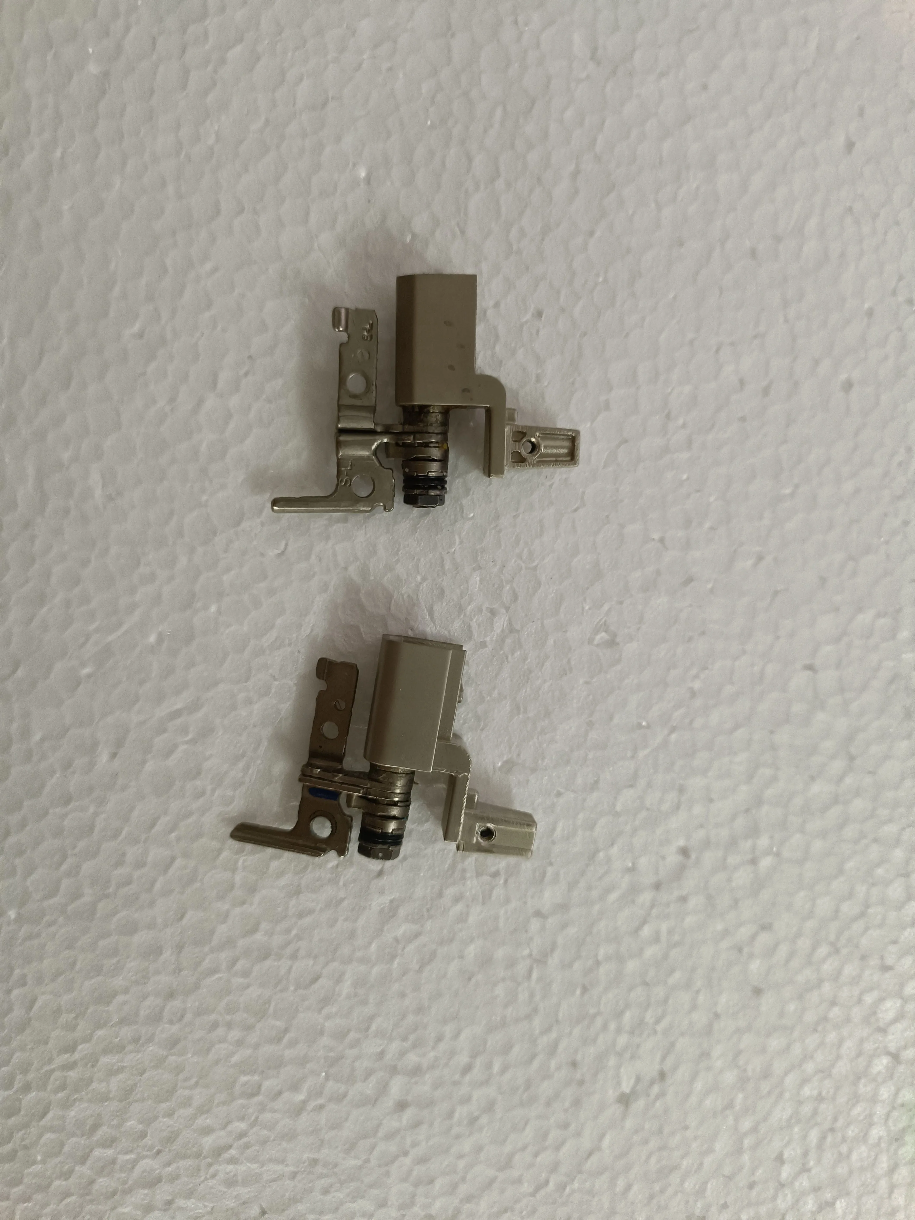 Used Laptops Replacements LCD Hinges Fit for LenovoThinkpad X220i X220 X230i X230 LCD Screen Hinges L&R 04W1407
Used Laptops Replacements LCD Hinges Fit for LenovoThinkpad X220i X220 X230i X230 LCD Screen Hinges L&R 04W1407