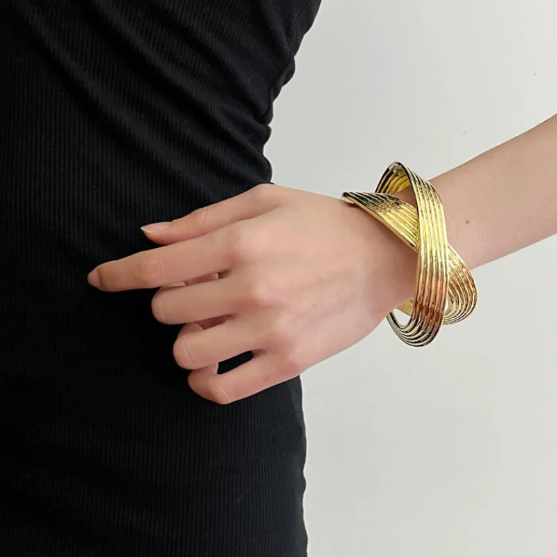 Bobokiki Jewelry European and American Fashion Cross-Line Titanium Luxury Retro Open Bracelet.
Bobokiki Jewelry European and American Fashion Cross-Line Titanium Luxury Retro Open Bracelet.