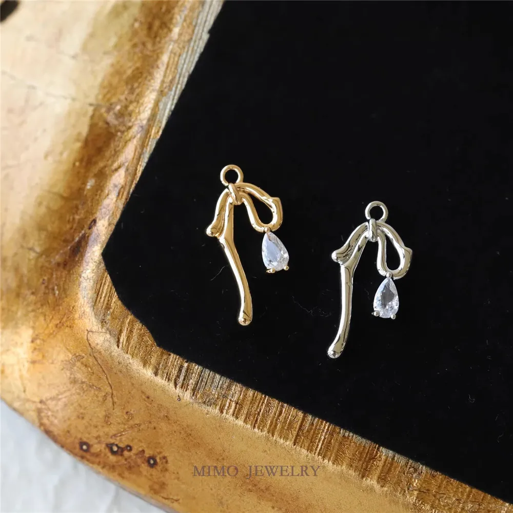 1PCS 10x20mm Copper Plated with Real Gold, Elegant Tassel Water Drop Zircon Bow Pendant, DIY Handmade Accessory
1PCS 10x20mm Copper Plated with Real Gold, Elegant Tassel Water Drop Zircon Bow Pendant, DIY Handmade Accessory