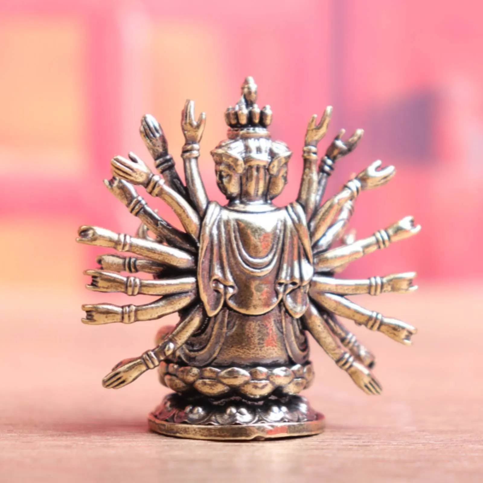 Thousand-Hand Guanyin Sculpture Antique Finish Multi-Arm Deity Statue Avalokiteshvara Ornament Intricate Carving for Desk
Thousand-Hand Guanyin Sculpture Antique Finish Multi-Arm Deity Statue Avalokiteshvara Ornament Intricate Carving for Desk