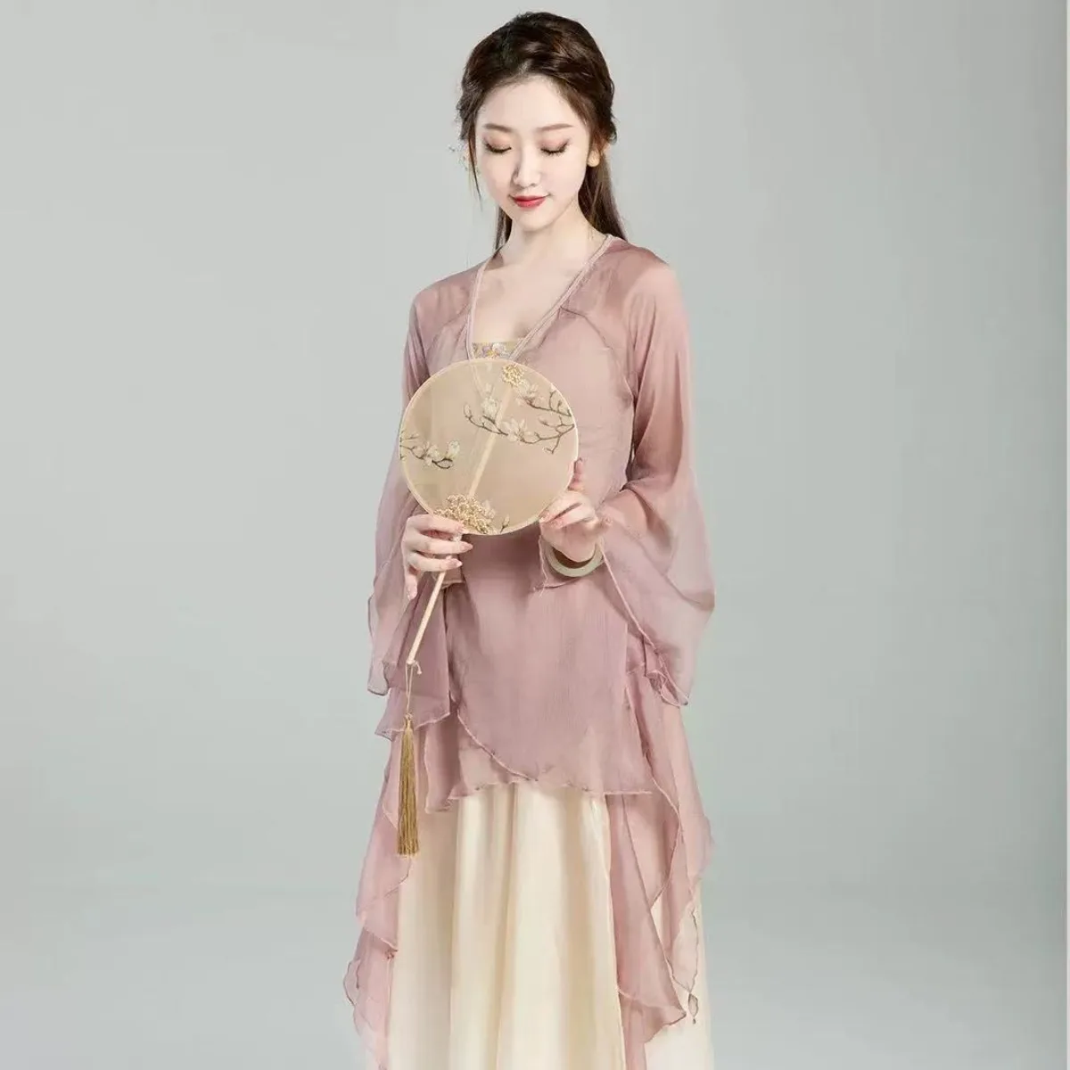 Women Chinese Classical Dance Costume Fairy Gauze Practice Wear, Elegant Body Rhythm Flowy Performance Outfit Set
Women Chinese Classical Dance Costume Fairy Gauze Practice Wear, Elegant Body Rhythm Flowy Performance Outfit Set