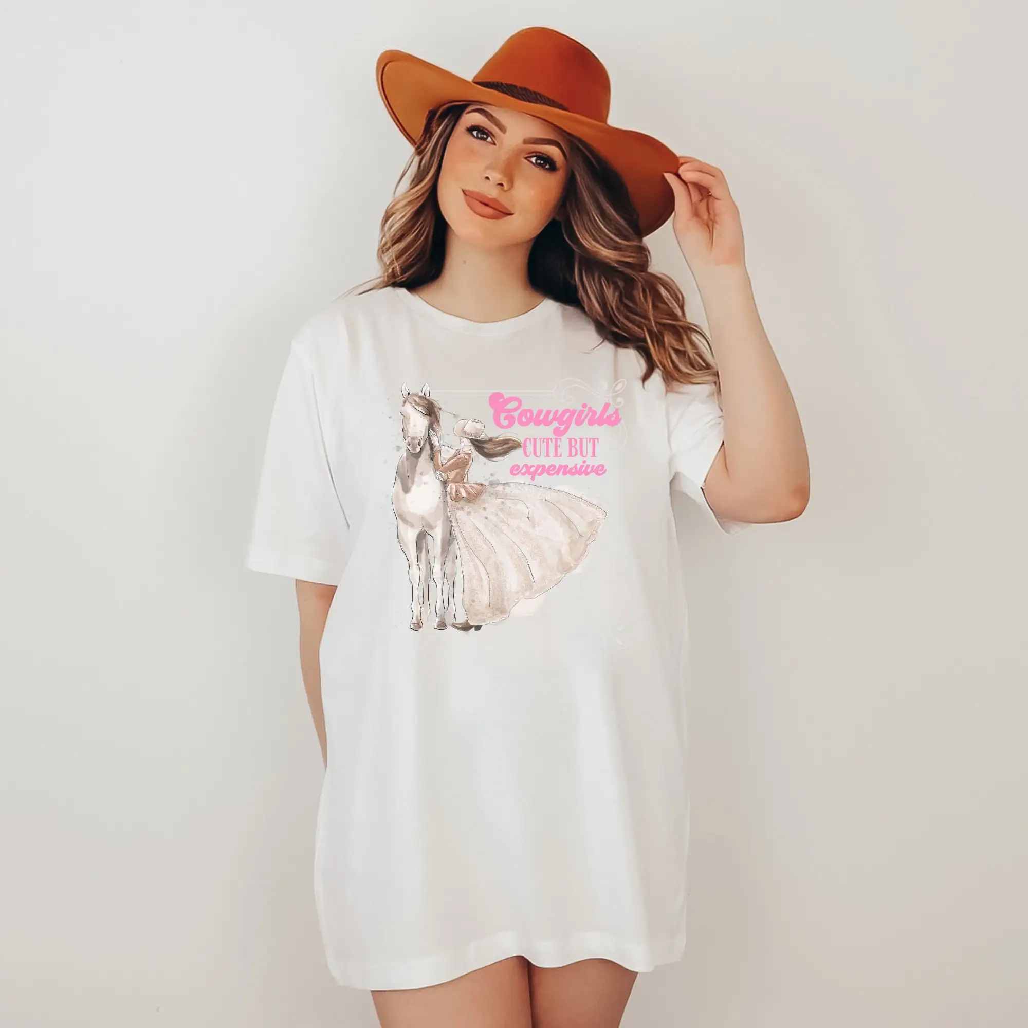 Симпатичная, но дорогая футболка Cowgirl, загородное, Европейское, графическое, для девочек, поездка, Нэшвилл, Лас-Вегас, нфр, платье большого размера в стиле бохо
Симпатичная, но дорогая футболка Cowgirl, загородное, Европейское, графическое, для девочек, поездка, Нэшвилл, Лас-Вегас, нфр, платье большого размера в стиле бохо
